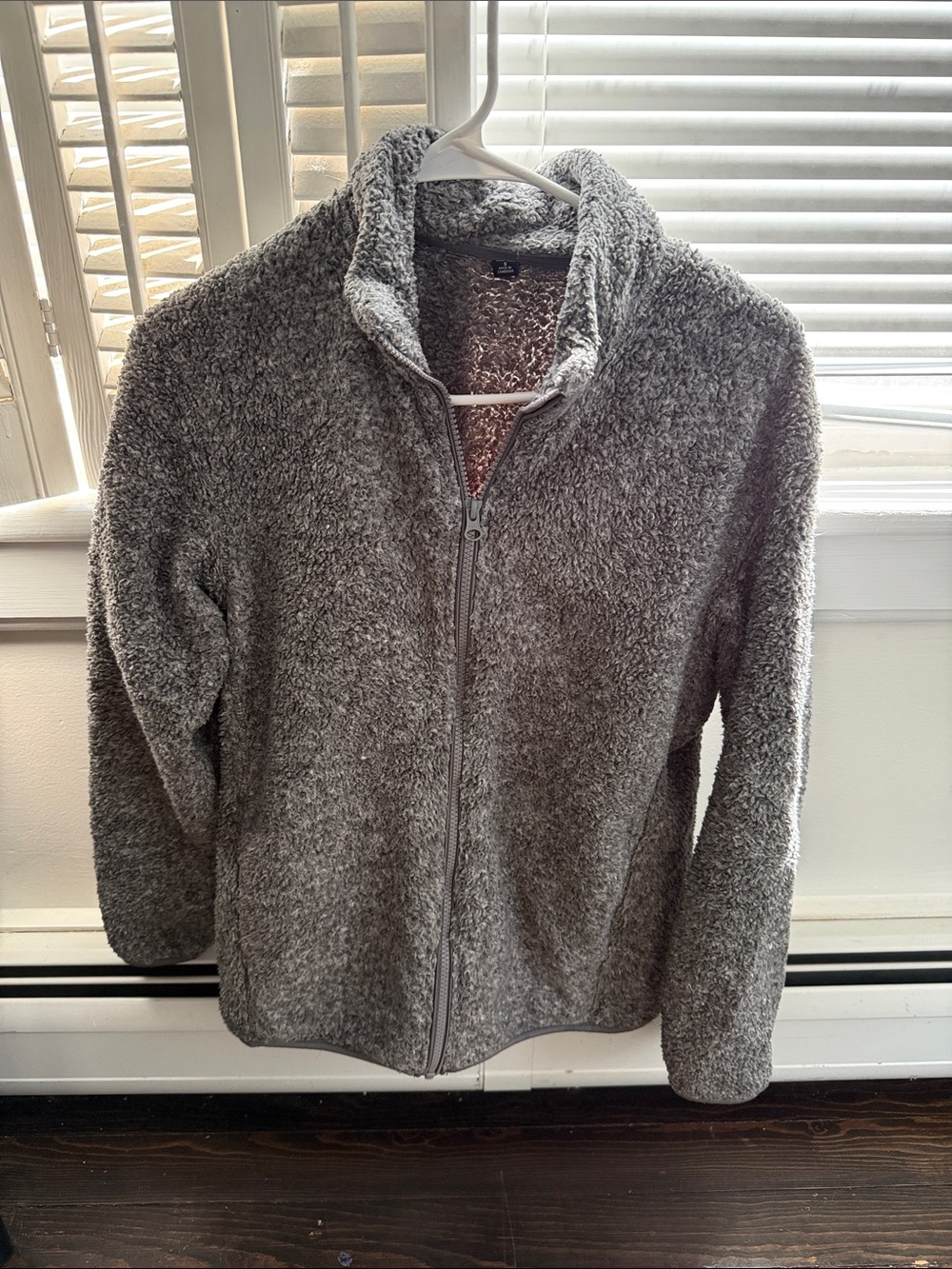 Uniqlo Gray Fuzzy Zip-Up Jacket